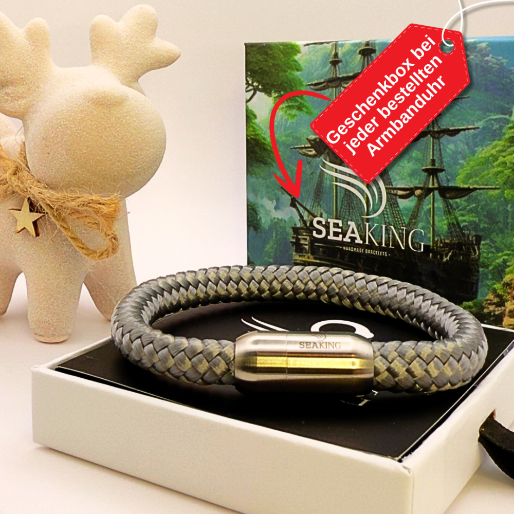 Armband SeaKing XMAS Edition – silbergraues geflochtenes Armband aus echtem Segeltau mit Magnetverschluss, perfekt als Weihnachtsgeschenk verpackt