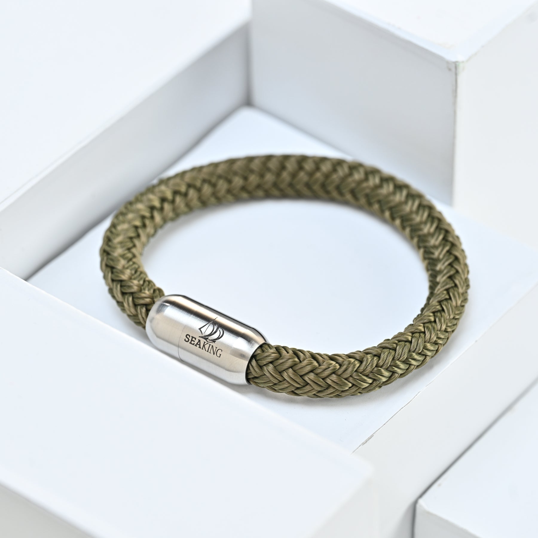 handgefertigt Armband SeaKing Olive Ridge
aus Segeltau