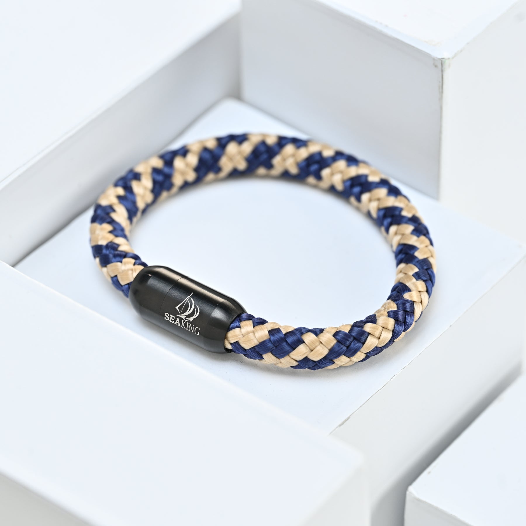 Exklusives Nautisches Armband Hemd & Chinos 
