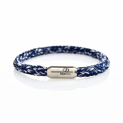 Handgefertigt Armband SeaKing BODENSEE – Marine Blaze in Dunkelblau und Weiß mit Magnetverschluss
