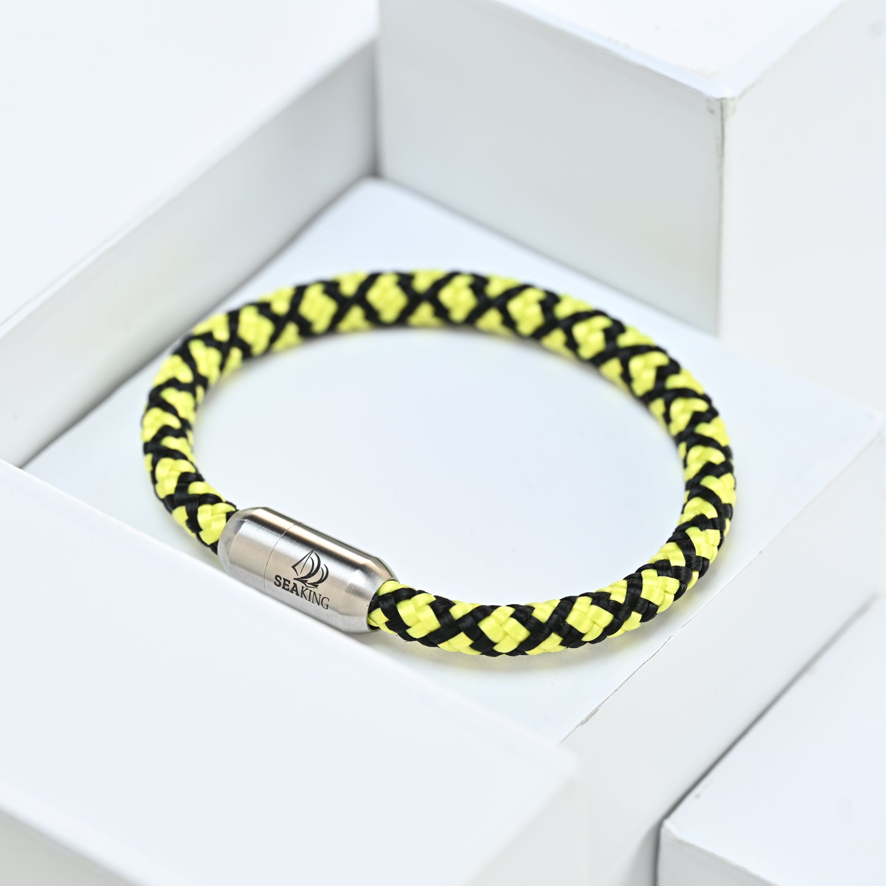 handgefertigt Armband SeaKing Volt Runner aus Segeltau
